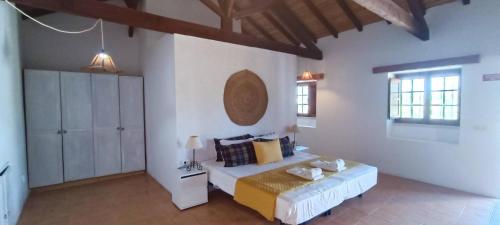 Large Traditional Studio with Balcony & Pool Access - Casa 6