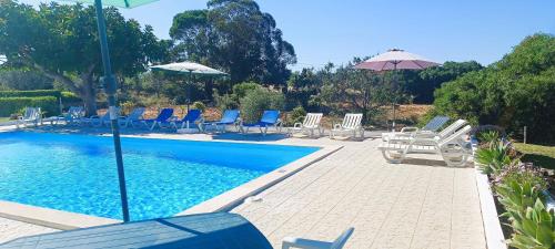 Large Traditional Studio with Balcony & Pool Access - Casa 7