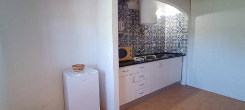 Large Traditional Studio with Balcony & Pool Access - Casa 7