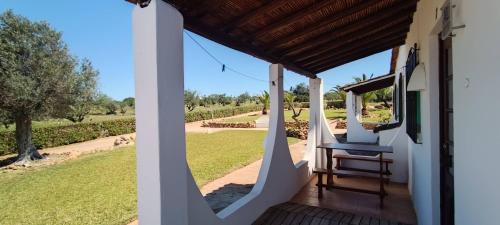 Large Traditional Studio with Balcony & Pool Access - Casa 7