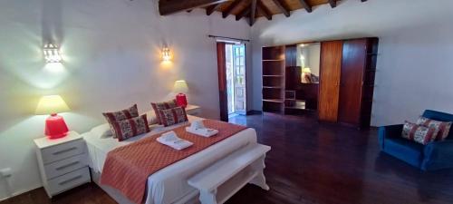 Rustic Countryside Loft with Private Balcony - Casa 8