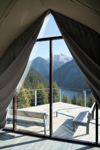 a view of a tent with a view of a mountain at Pana Unique Kolsay in Kurmenty