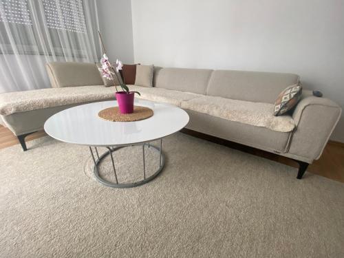 Khu vực ghế ngồi tại Urban Nest Prishtina