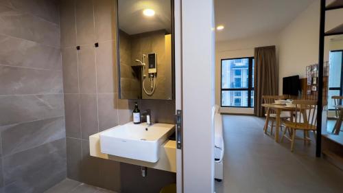 Ảnh trong thư viện ảnh của 15 Mossaz Muji 2 Queen Bed By Light House ở Petaling Jaya