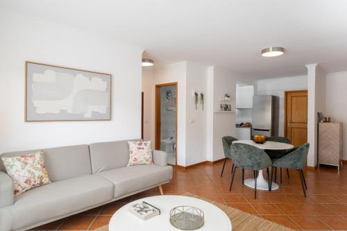 Apartamento da Silva by an island apart