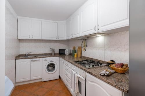Apartamento da Silva by an island apart