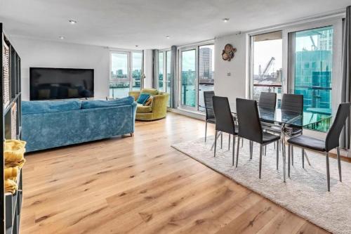 Un televizor și/sau centru de divertisment la Notting Hill Gate Room