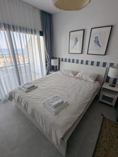 Postel nebo postele na pokoji v ubytování Caesar Blue Studio Sea View Apartment