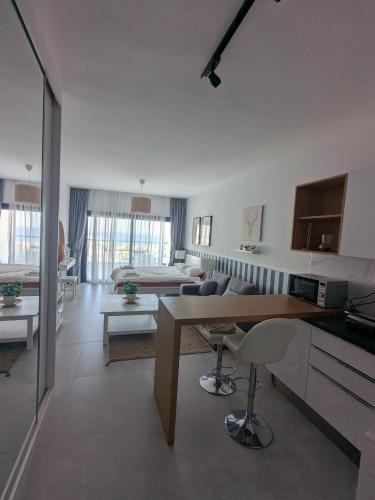 Posezení v ubytování Caesar Blue Studio Sea View Apartment