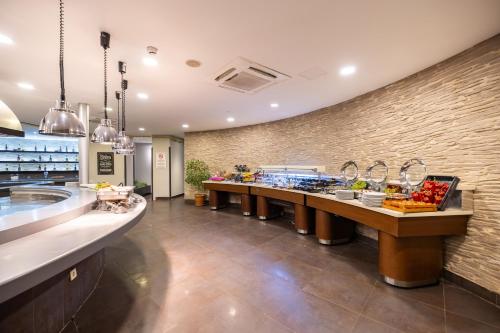 Kuchyň nebo kuchyňský kout v ubytování VONRESORT Golden Coast & Aqua - Kids Concept-Ultra All Inclusive
