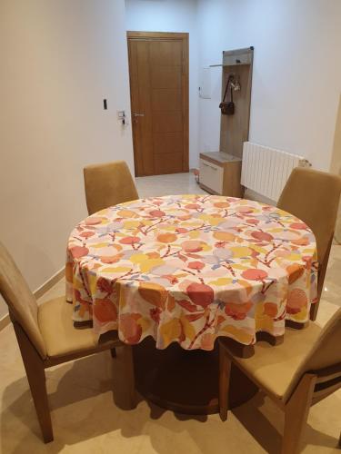 Χώρος καθιστικού στο Cozy apartment by the cost