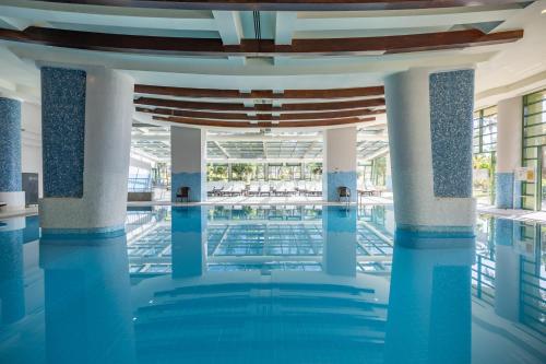 Bazén v ubytování VONRESORT Golden Coast & Aqua - Kids Concept-Ultra All Inclusive nebo v jeho okolí