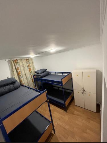 Postel nebo postele na pokoji v ubytování Skystep Hostel
