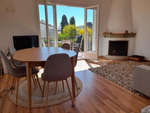 Quiet cozy apartment near beach