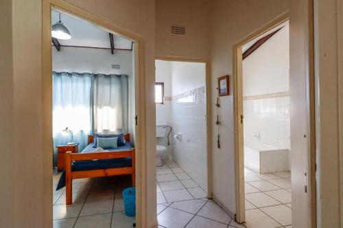 Koupelna v ubytování A Stroll to the beach