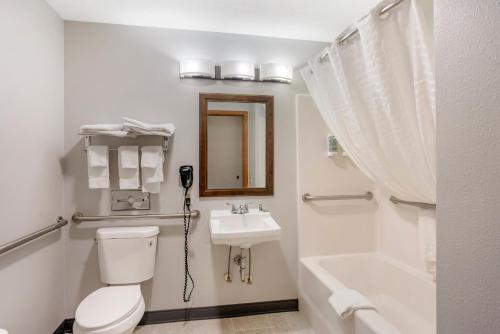 Bilik mandi di Best Western Shippensburg