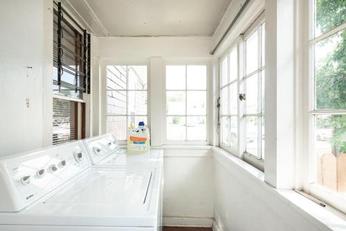 Billede fra billedgalleriet på Historic Charm Meets Modern Comfort - Downtown COS i Colorado Springs