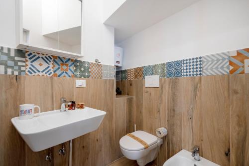 Ванная комната в Gabbiano 7 – Coastal Comfort with 2 bedrooms
