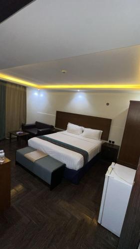 a hotel room with a large bed and a couch at ميرا سويت للشقق المخدومة in Jeddah