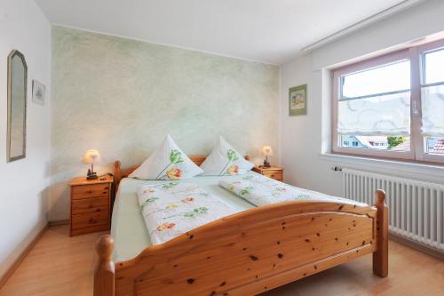 Una cama o camas en una habitación de Gästehaus Hanni