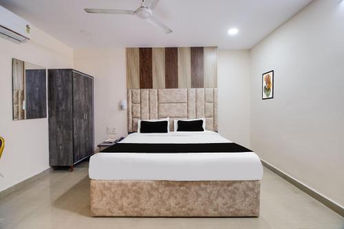 a bedroom with a large bed in a room at Hotel O Sai Capital in Vijayawada