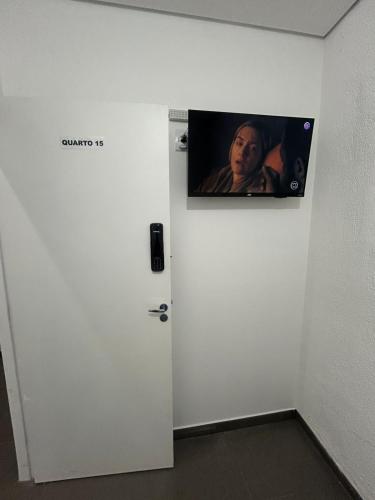 TV a/nebo společenská místnost v ubytování Pousada automática sem recepção 2