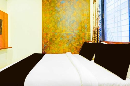 Ένα ή περισσότερα κρεβάτια σε δωμάτιο στο Hotel O Shirdi Midtown