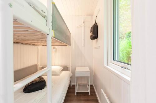 a small room with a bunk bed and a window at Åre Travel - Villa Solbringen eller Lilla Sol in Åre
