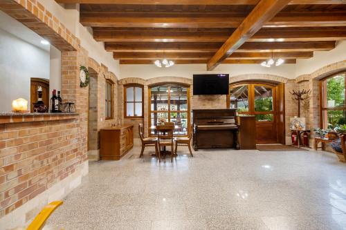 Μια τηλεόραση ή/και κέντρο ψυχαγωγίας στο Casa Adam