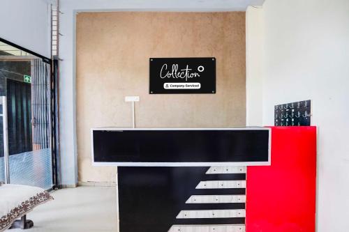 a black and red counter in a room at Collection O Wardha Road Near Airport in Nagpur