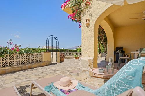 Authentic groundfloor apartment in beautiful villa, Javea