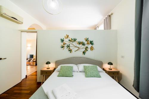 Letto o letti in una camera di Loft with private garden at navigli