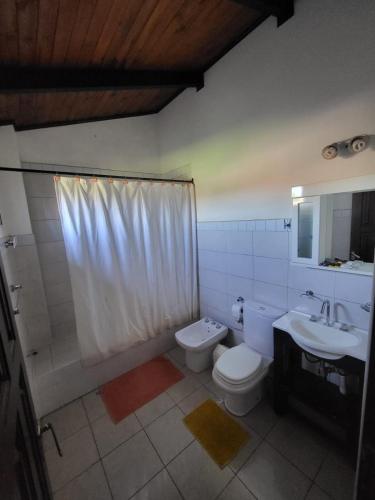 Un baño de Si Mi Capitán - Cabañas & Habitaciones