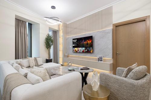 Charming 3BR Sea View 37th Floor