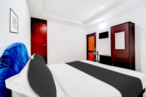 Ein Bett oder Betten in einem Zimmer der Unterkunft Collection O Kunnamangalam Near Bus Stand