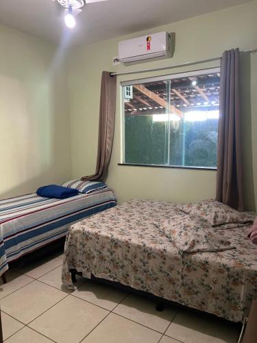 Postel nebo postele na pokoji v ubytování Casa de praia no condomínio verdes mares km 17