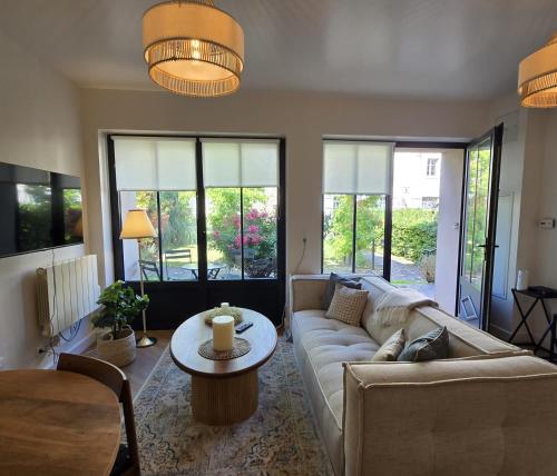 a living room with a couch and a table at Agnes Little Corner in Honfleur