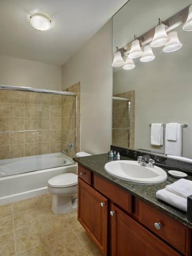 a bathroom with a sink and a toilet and a tub at AVE Union - Furnished Apartment, Union NJ in Union