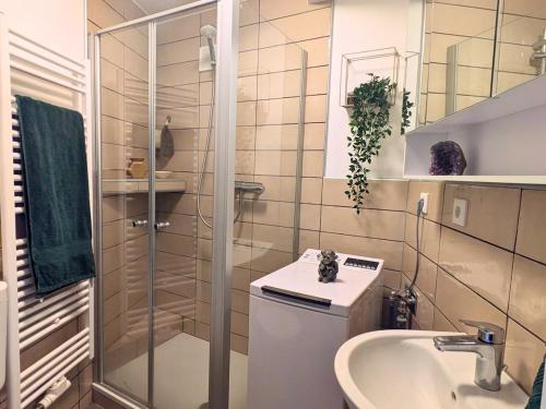Ванная комната в CityPark Apartment - modernes Zuhause für 4