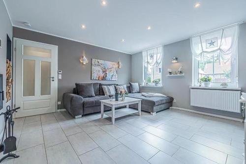 Posezení v ubytování Wohnung IstZeit im Gutshof zum See