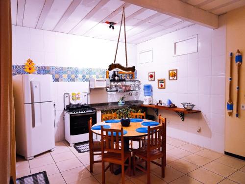 Η κουζίνα ή μικρή κουζίνα στο Casa Pérola de Paraty 02 Praia do Jabaquara