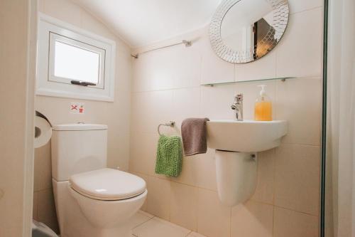 Phòng tắm tại Beautiful 4 Bed Villa in Ayia Napa Nissi beach