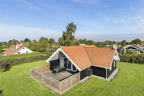 an overhead view of a small house with an orange roof at N102-Karrebaeksminde-Krageholmsvej-82 in Enø By