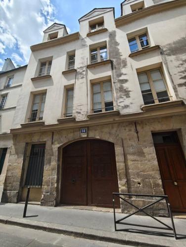 Notre Dame 3-Min Walk-Elegant Studio