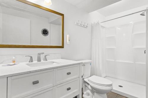 Koupelna v ubytování Quality Inn & Suites at Tropicana Field