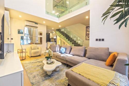 Ruang duduk di thepalmsapartment