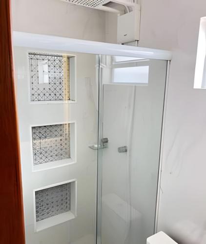 a shower in a bathroom with a glass shower backdoor at Oásis próx à Novafapi in Teresina
