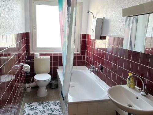 a bathroom with a toilet and a tub and a sink at Beautiful apartment in Bergkamen bei Dortmund in Bergkamen