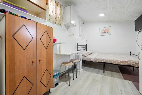 a room with a bunk bed and a bed and a desk at Loft Kandy 2 in Calafell