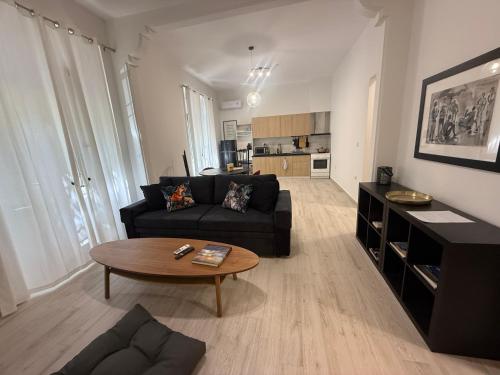 Elegant flat with garden an urban oasis in Athens